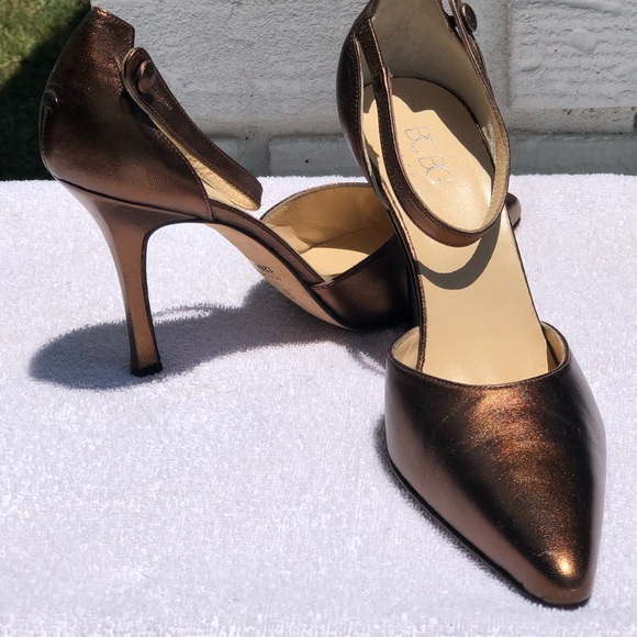 Shoes - Picture 5 of 8